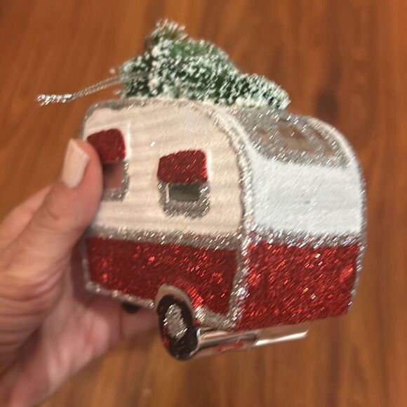 Adorable Christmas tree camper van ornament - Picture 5 of 5